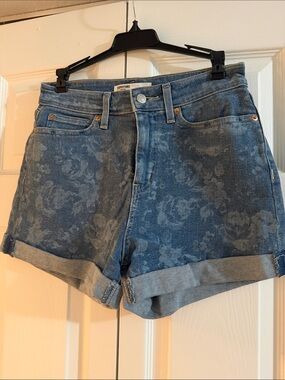 Levi’s Signature Floral-Printed Rolled-Hem Jean Shorts - Blue